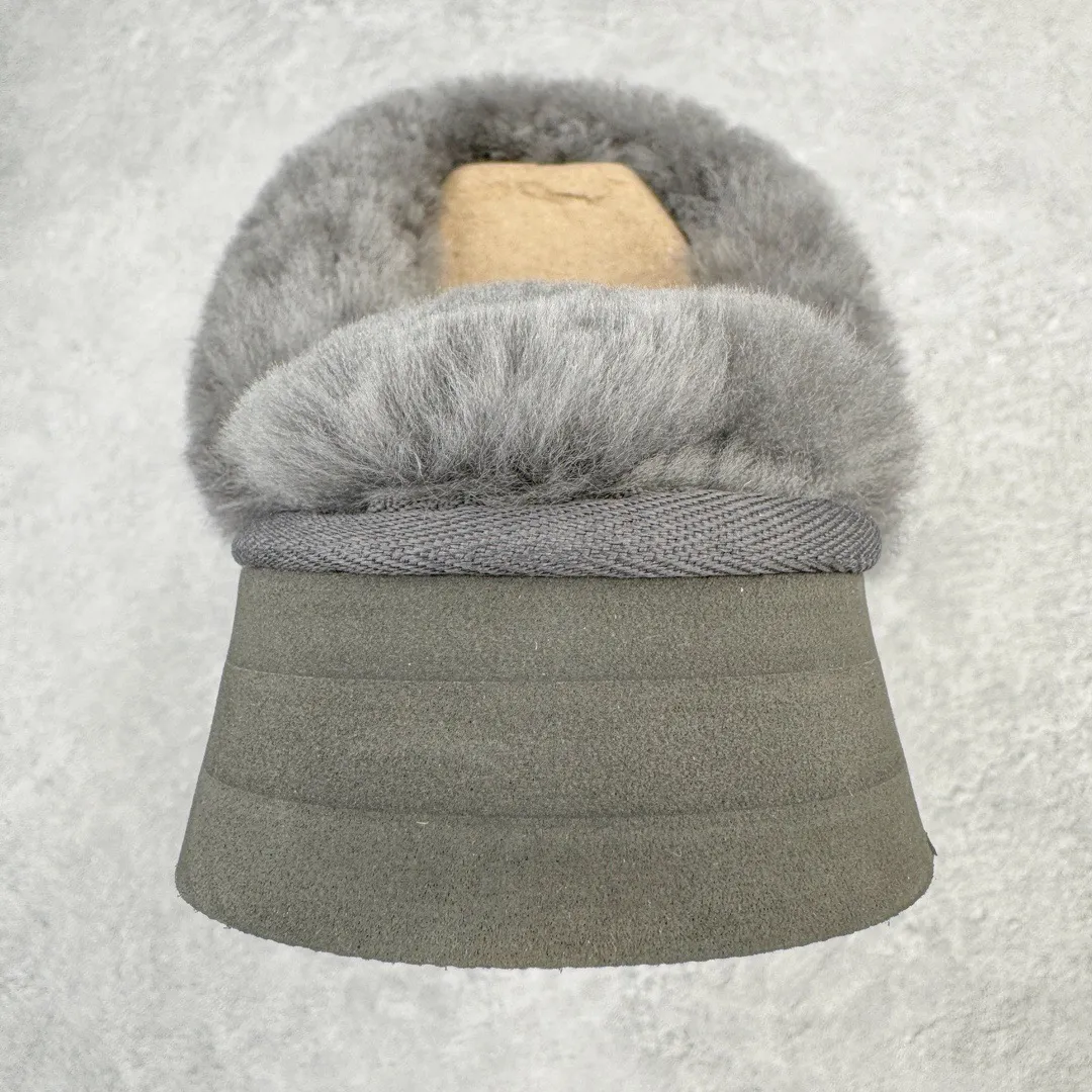 Pick up locally💰440 UGG 2550 Classic autumn and winter sheepskin and fur integrated snow boots. All shoes are made of ZP. Longfeng A-grade Australian imported sheepskin and fur integrated brand OEM production line. Fully follow the ZP process. OEM original pattern maker. Adhering to the principle of no original shoe development and selection. Pay attention to every detail. The most authentic version on the market. TREADLITE "light wing" technology outsole. Lightweight/durable/flexible/pile size: 35 36 37 38 39 40 41 Coding: by2936060